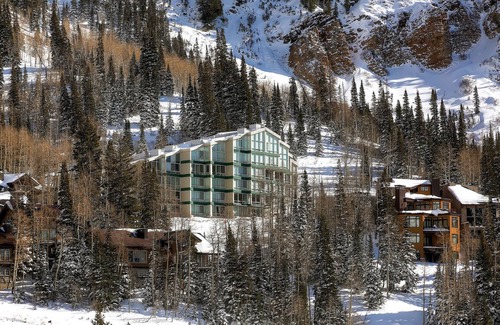 Salt Lake Mountain Resorts Condo | Ski in/Ski Out to Snowbird in this Delightful Condominium with Fireplace