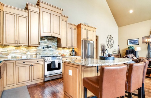 Hyak Cabin | Ski-in/ski-out retreat with a fireplace, WiFi, foosball, air hockey, & deck