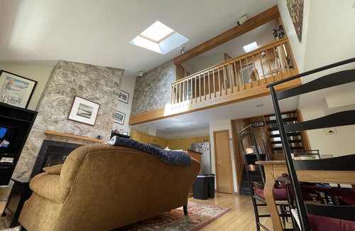 Carrabassett Valley Condo | Ski In, Ski Out condo in prime location! Short, flat walk to restaurants/bars!