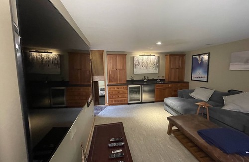 Carrabassett Valley Condo | Ski In, Ski Out condo in prime location! Short, flat walk to restaurants/bars!