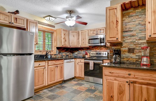 Village at Camelback House | Ski On/Off Camelback,Snowtubing,Pool,Waterparks,Paintball,Casino,Tennis,Zip-Line