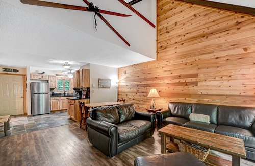 Village at Camelback House | Ski On/Off Camelback,Snowtubing,Pool,Waterparks,Paintball,Casino,Tennis,Zip-Line