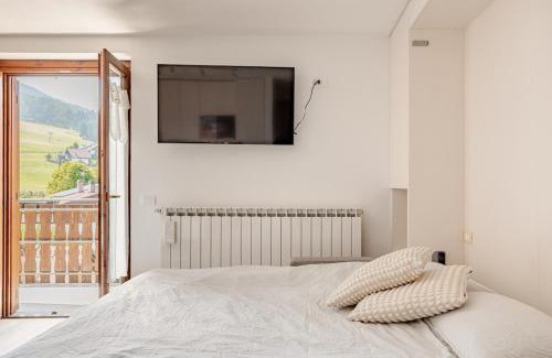 Tarvisio Apartment | Ski Piste & Terrace Studio - Central with Parking