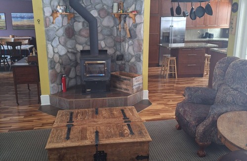 Calgary House | Ski the day Hot tub and Fireplace at night