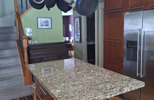 Calgary House | Ski the day Hot tub and Fireplace at night