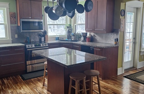 Calgary House | Ski the day Hot tub and Fireplace at night