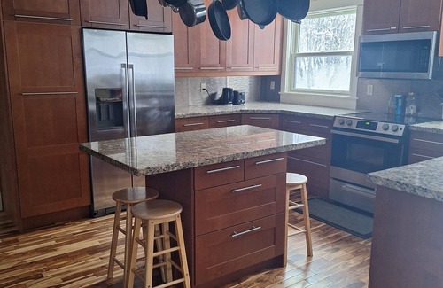 Calgary House | Ski the day Hot tub and Fireplace at night