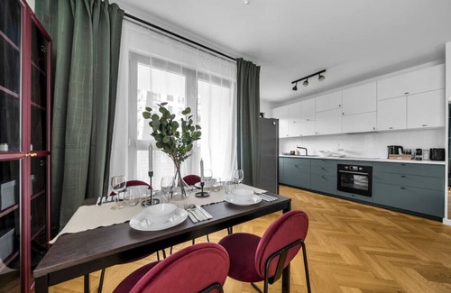 Wola Apartment | Skierniewicka Apt - Parking, Workspace, Balcony - by Rentujemy