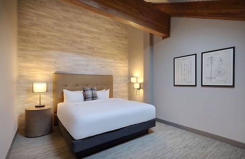 Vail Hotel | Skiing Adventures Await in Vail: Private Balcony, Mountain View, Spa & Pool