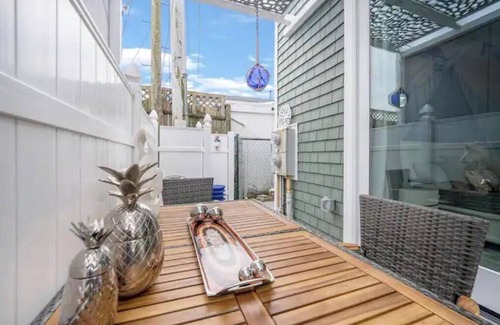 Hull House | Sky Lounge at Nantasket Beach