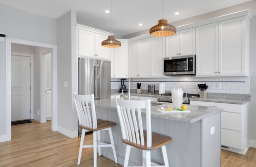 Brooklyn House | Skye Retreat : Your Cozy Autumn Retreat on Wamplers Lake