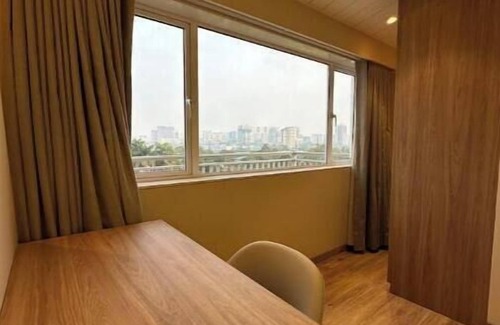 Khar Apartment | Skyline C : A Cozy Apartment