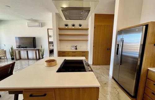 Centro Condo | Skyline & Ocean View Downtown/Pedregal Cabo