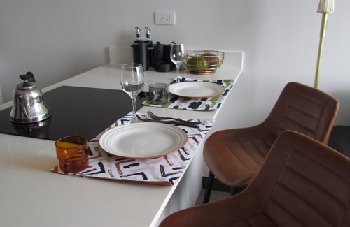 San Jose Apartment | Skyline Retreat Top Floor 1BR Apartment with Mountain Views