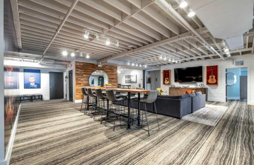 Downtown Nashville Apartment | Skyline Suite with Penthouse & Rooftop Deck 6BR by Maddox Hotel