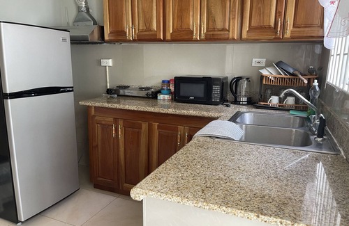 Montego Bay House | Skyline Suites, A/C 15 mins from Airport