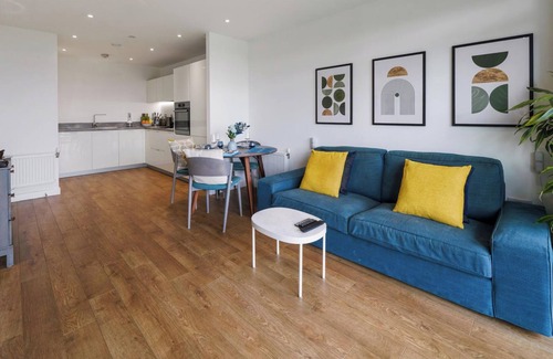 Lansbury Apartment | Skyline View 1 Bed Apartment Sleeps 2 - Balcony