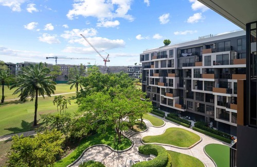 Laguna Condo | Skypark Aurora Studio 1A Golf side