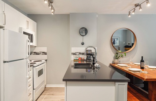 Upper Village Apartment | ❄︎Skywalk Ski in/out Suite ❄︎1 BR - 3 Hot Tubs & Pool | The Aspens