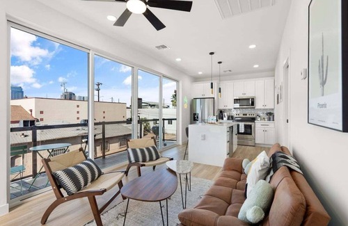 Downtown Phoenix House | Slam Dunk: Downtown PHX | a few blocks from Chase Field & Suns' stadium