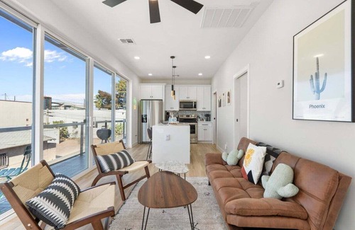 Downtown Phoenix House | Slam Dunk: Downtown PHX | a few blocks from Chase Field & Suns' stadium