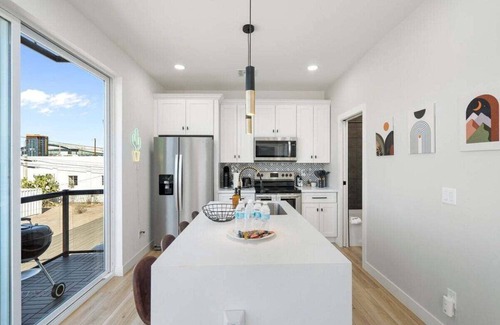 Downtown Phoenix House | Slam Dunk: Downtown PHX | a few blocks from Chase Field & Suns' stadium