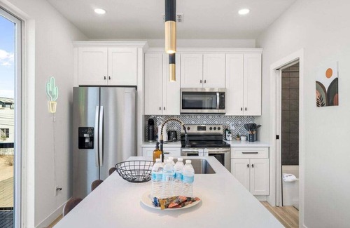 Downtown Phoenix House | Slam Dunk: Downtown PHX | a few blocks from Chase Field & Suns' stadium