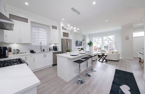 Willoughby House | Sleek 4BR Near Langley Events Centre & EV charger