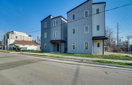 Downtown Nashville House | Sleek and Modern Nashville Home Walk to Marathon!