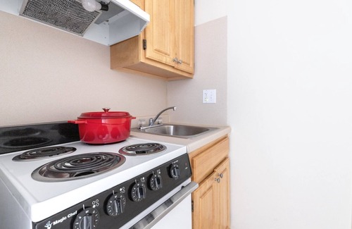 Theatre District Apartment | Sleek Downtown Studio w/W/D, Doorman, nr. Boston Common, by Blueground