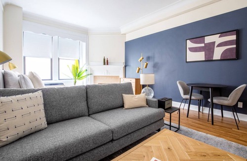 Theatre District Apartment | Sleek Downtown Studio w/W/D, Doorman, nr. Boston Common, by Blueground