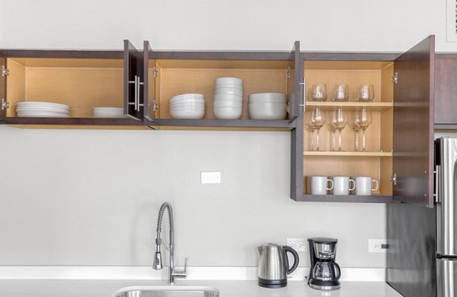 Edgewater Beach Apartment | Sleek Edgewater 1BR w/ Gym, Deck & Lounge, 5 blocks to L, by Blueground