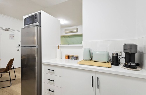 Northbridge Apartment | Sleek Northbridge Getaway