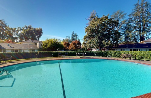 Napa Condo | Sleek Silverado Studio | Private Fenced Patio | Pool & On-Site Dining
