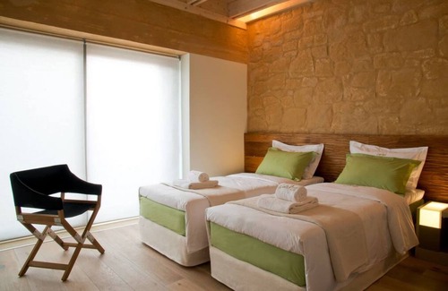 Kontomari Apartment | Sleek Stone House With Swimming Pool
