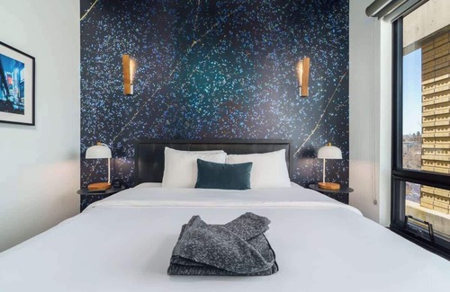 Berkeley Hotel | Sleek Tennyson St Flat w/Balcony & Views