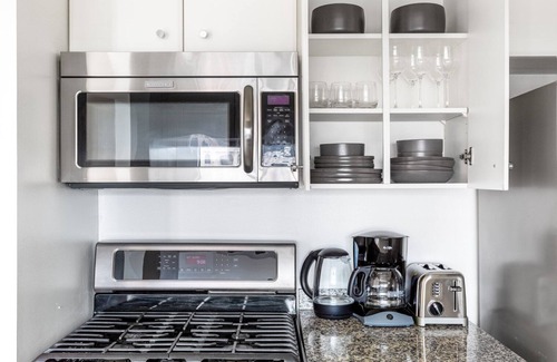 Union Square Apartment | Sleek Union Square 1BR w/Gym, Doorman, across from Park, by Blueground