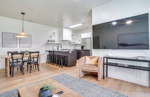 Vineyard Apartment | Sleek Vineyard Condo w/Access to Community Pools