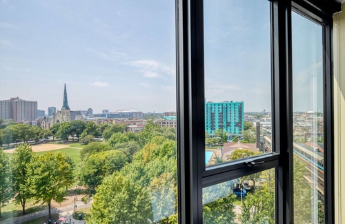 Near West Side Apartment | Sleek West Loop 1BR w/Dog Run & Gym, nr Union Park, by Blueground