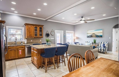 Sand Point House | Sleep 18/Pool/Hot Tub/Steps to Beach/Bar/Grill