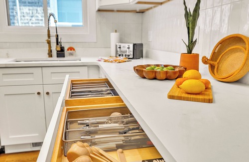 Brookfield House | Sleep10 + Brew Bar + Game RM + Walk2Train to CHI + Pets + 1 MI to Brookfield Zoo