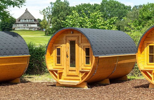 Oeverdiek RV Rental | Sleeping barrel at Timmi Lake