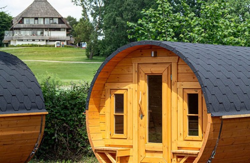 Oeverdiek RV Rental | Sleeping barrel at Timmi Lake