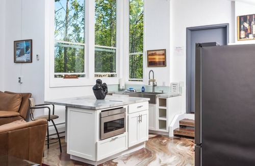 Huffman - O' Malley Apartment | Sleeping Lady Mountain View(The WOW Factor) Suite