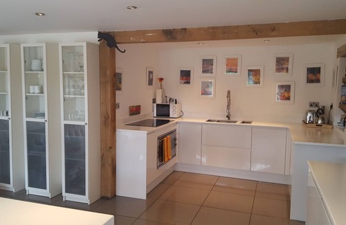 Haslemere House | SLEEPS 10-12 - 5 Bed RURAL Oak Framed Contemporary House with 3 Studios in AONB