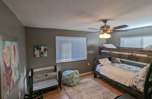Knoxville Apartment | Sleeps 10, 2 baths, 12 mins from downtown