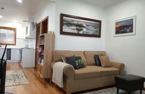 Thomastown House | Sleeps 10 Fully renovated Firepit and pool table