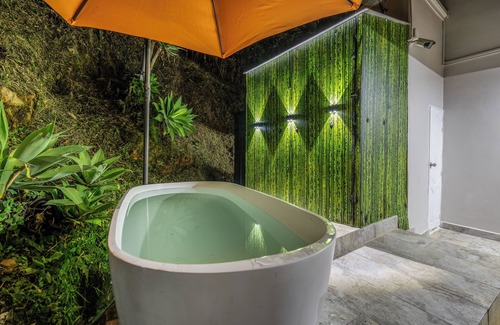 El Poblado Villa | Sleeps 11 - 9 beds, Starlink Wi-Fi, dual BBQs, plus optional chef, transport