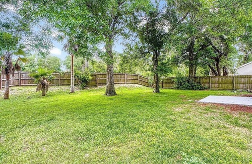 Port Orange House | Sleeps 12 Central 4BR/3BA Yard & Grill