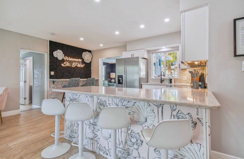 South Pinellas Community Council House | Sleeps 14! Beach Pool Home w/Cabana Lounge, Tikibar and Poolside Guest Bungalow
